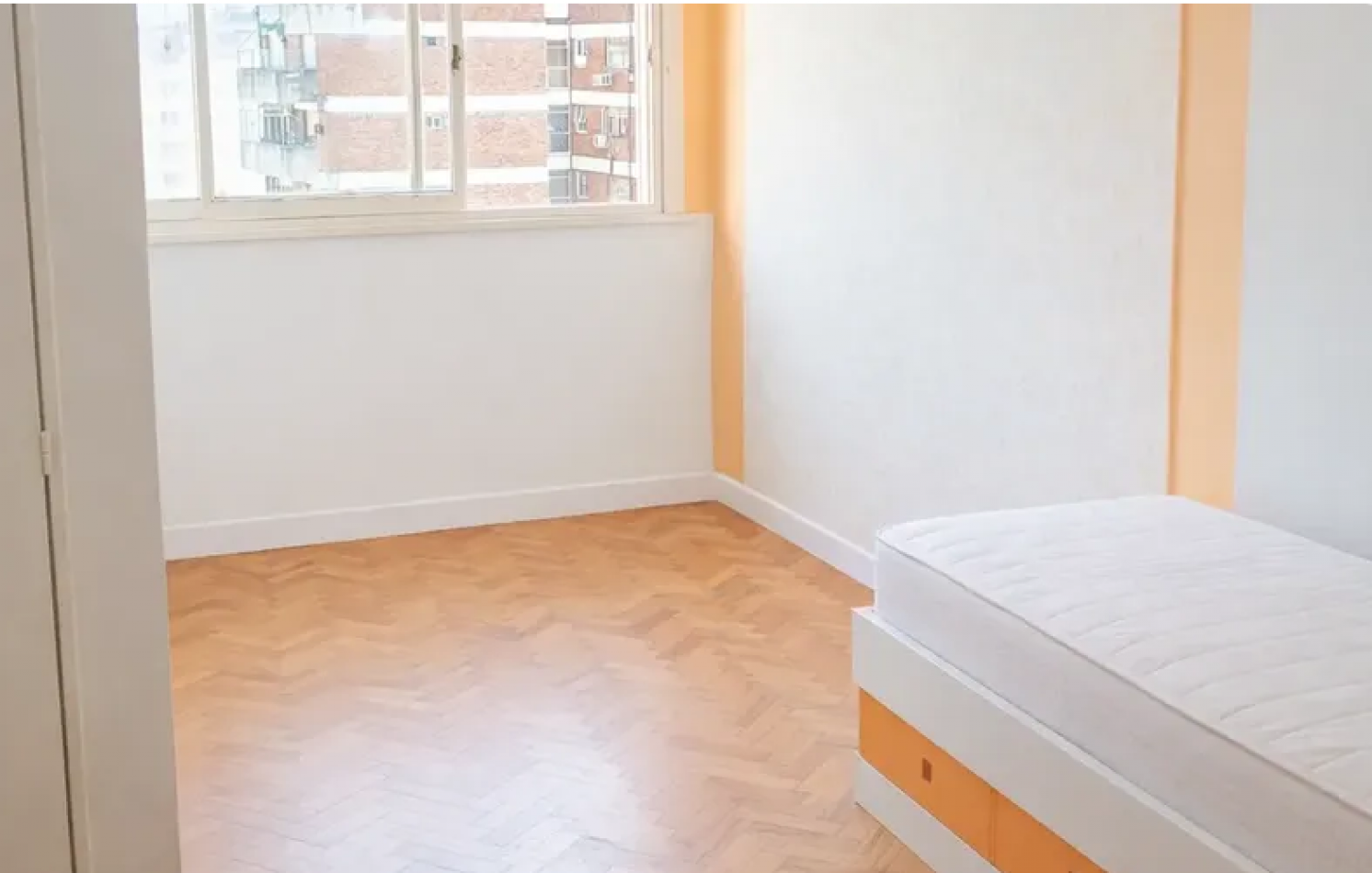 En Venta Depto de 4 amb  con dependencia  y cochera en caballito