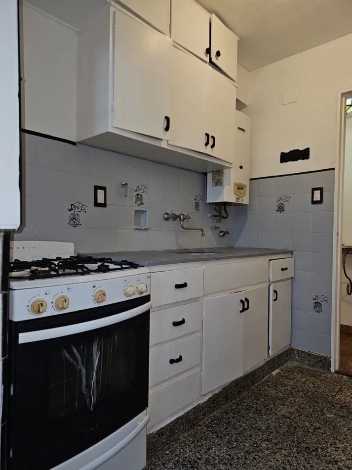 Venta depto de 2 amb al contrafrente en Caballito