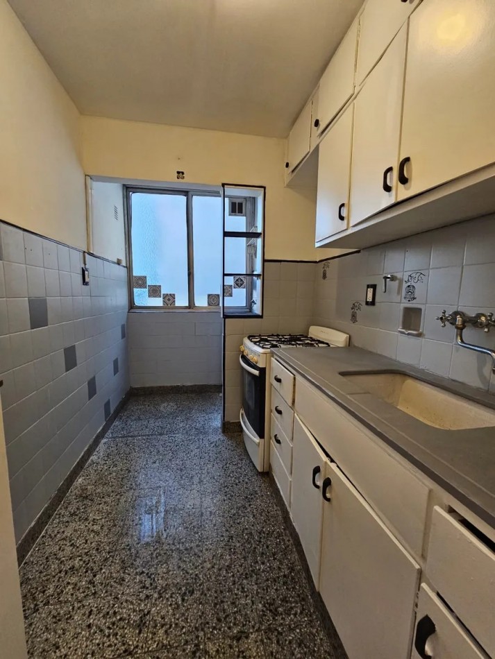 Venta depto de 2 amb al contrafrente en Caballito