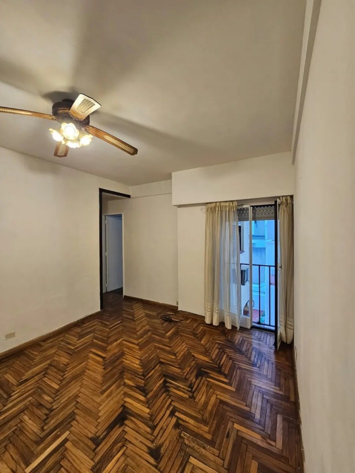 Venta depto de 2 amb al contrafrente en Caballito