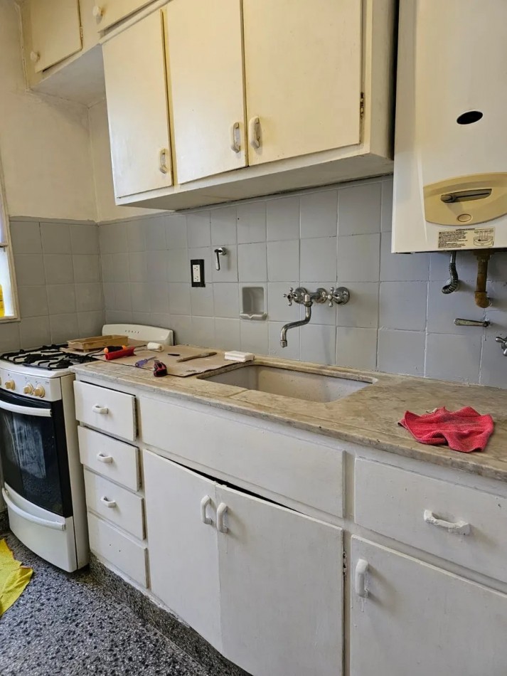 Venta depto de 2 amb al contrafrente en Caballito