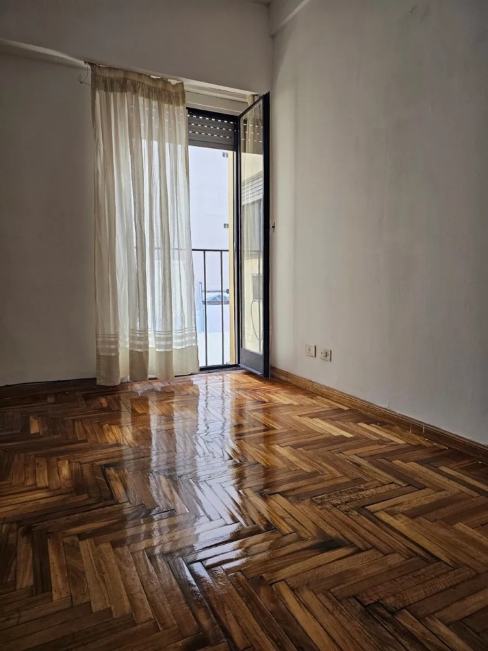 Venta depto de 2 amb al contrafrente en Caballito