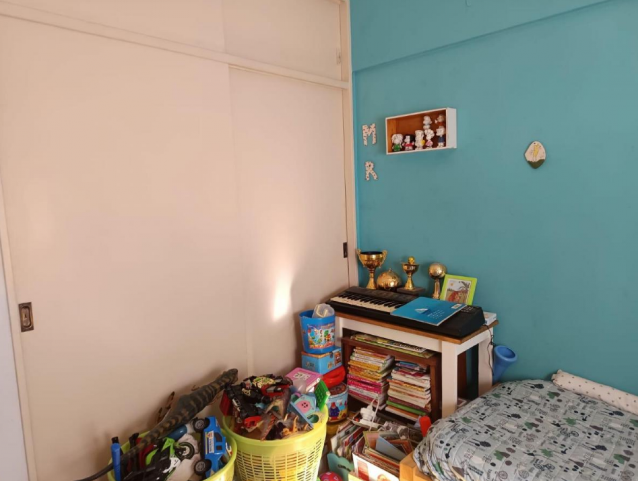 En venta depto de 4 amb con dependencia al frente en Almagro