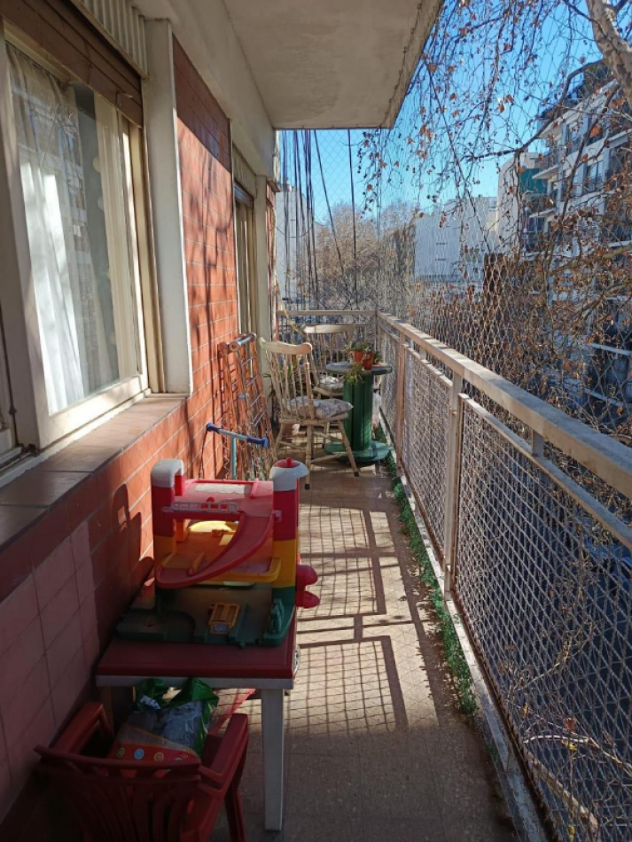 En venta depto de 4 amb con dependencia al frente en Almagro