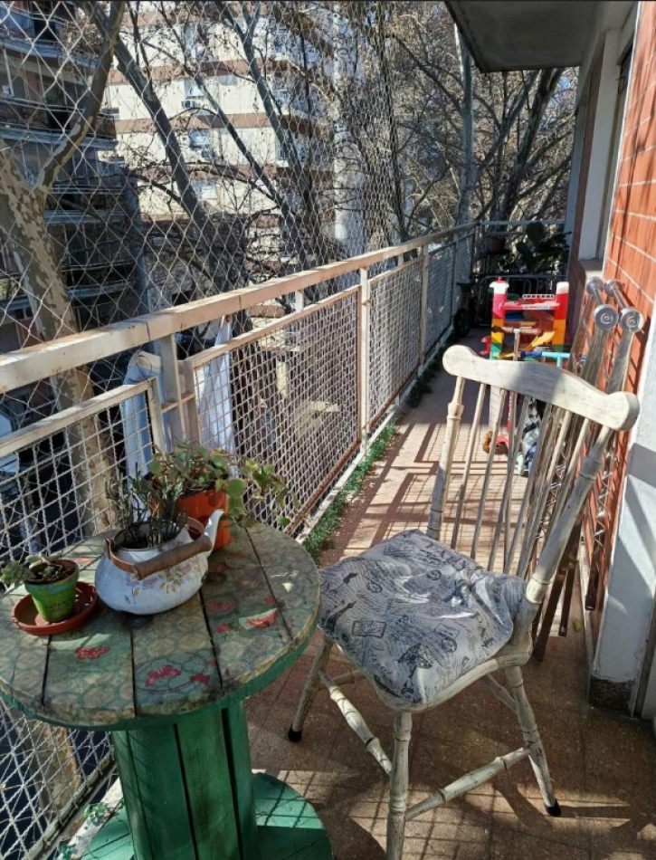 En venta depto de 4 amb con dependencia al frente en Almagro