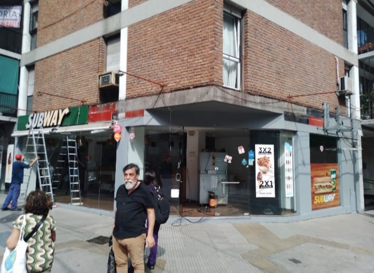 En Alquiler Local Comercial sobre Av Acoyte Caballito