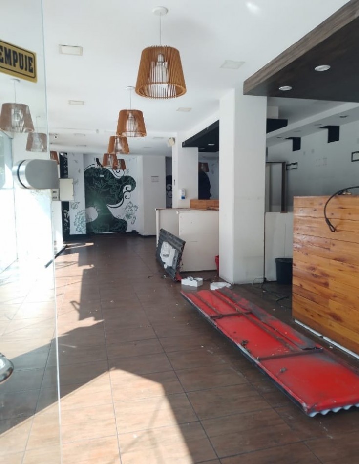 En Alquiler Local Comercial sobre Av Acoyte Caballito