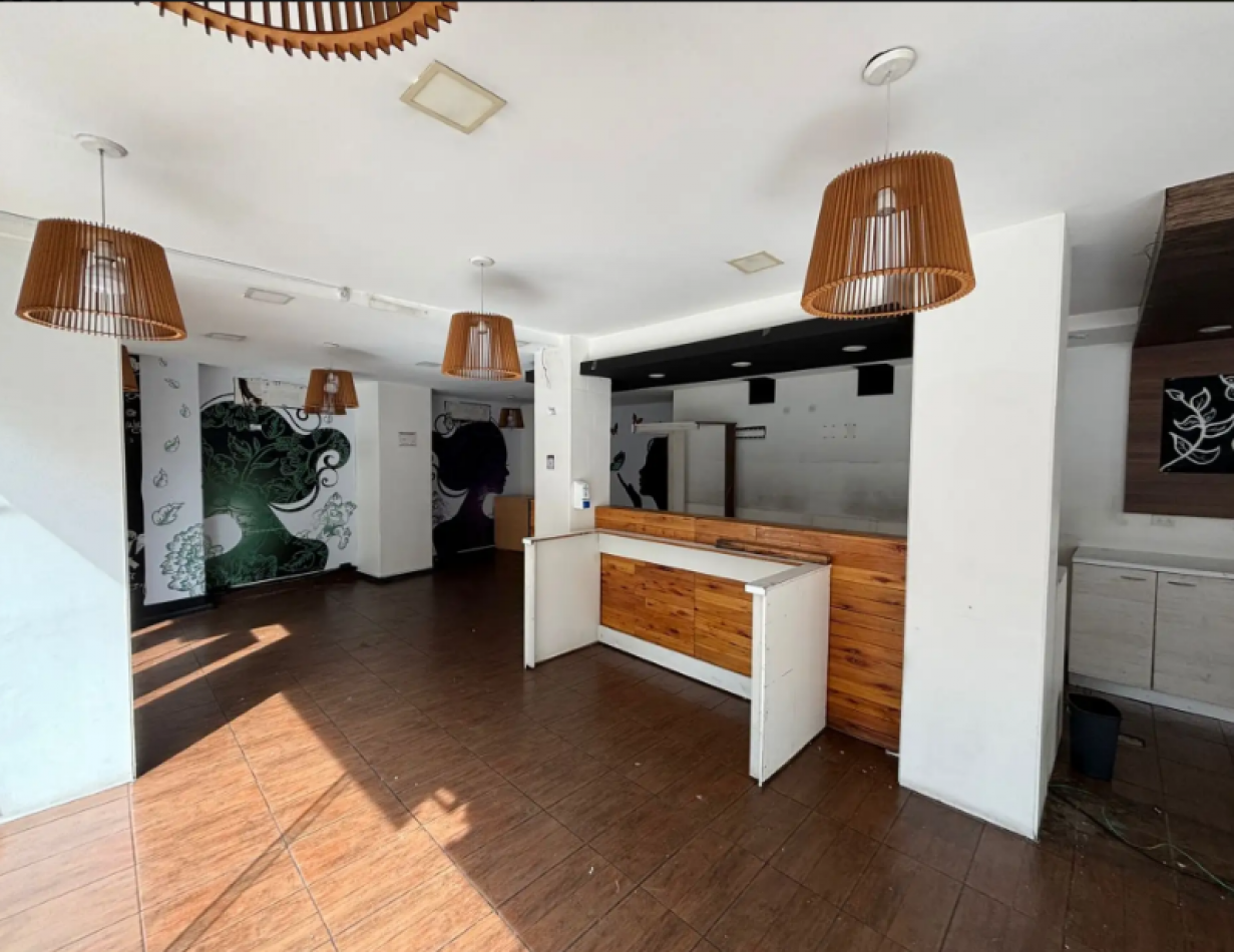 En Alquiler Local Comercial sobre Av Acoyte Caballito