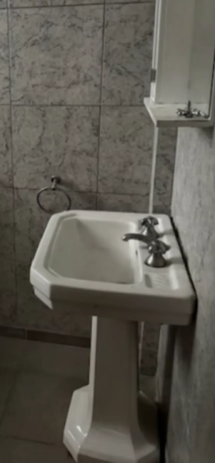 En venta Depto 3 amb a la calle x escalera en Caballito