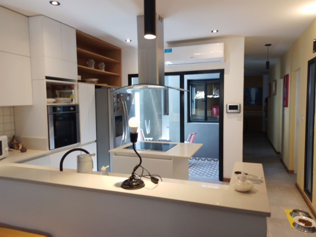 En venta Casa 5 amb con  Quincho con Parrilla y Patio Remodelada a Nueva en Parque Patricios