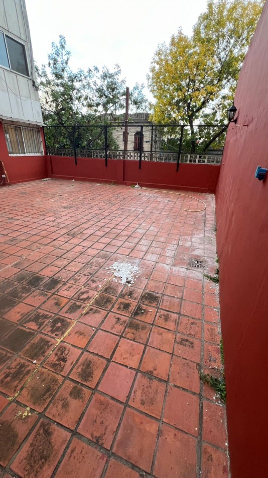 EN VENTA DEPTO DE 3 AMB CON AMPLIO PATIO EN CABALLITO