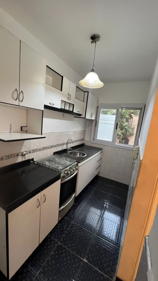 EN VENTA DEPTO DE 3 AMB CON AMPLIO PATIO EN CABALLITO