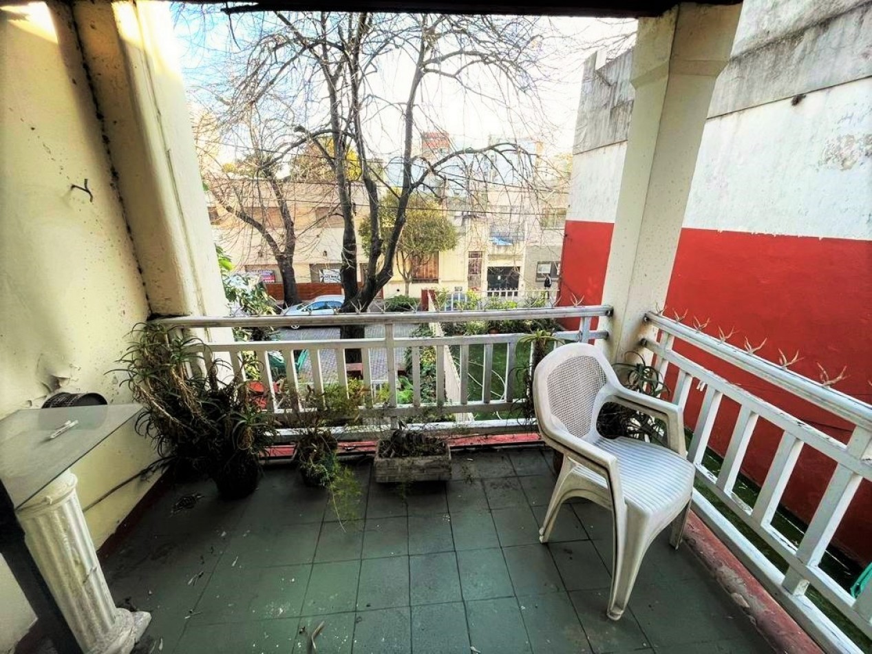 ****** ALQUILADO *****   Venta Casa 7 Amb Con Patio y Terraza en Fray L. Beltran 100, Flores