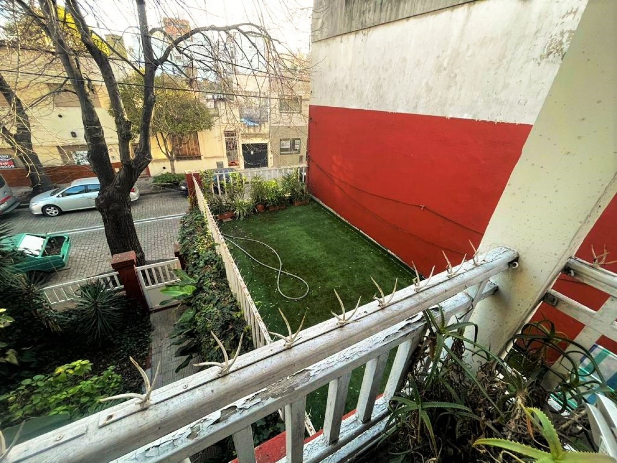 ****** ALQUILADO *****   Venta Casa 7 Amb Con Patio y Terraza en Fray L. Beltran 100, Flores