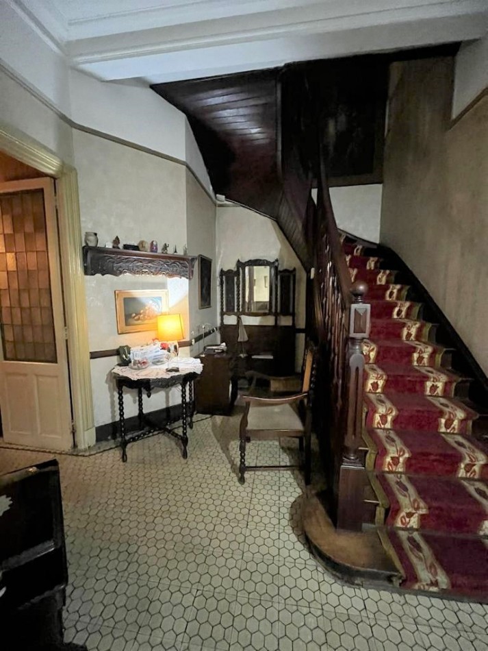 ****** ALQUILADO *****   Venta Casa 7 Amb Con Patio y Terraza en Fray L. Beltran 100, Flores