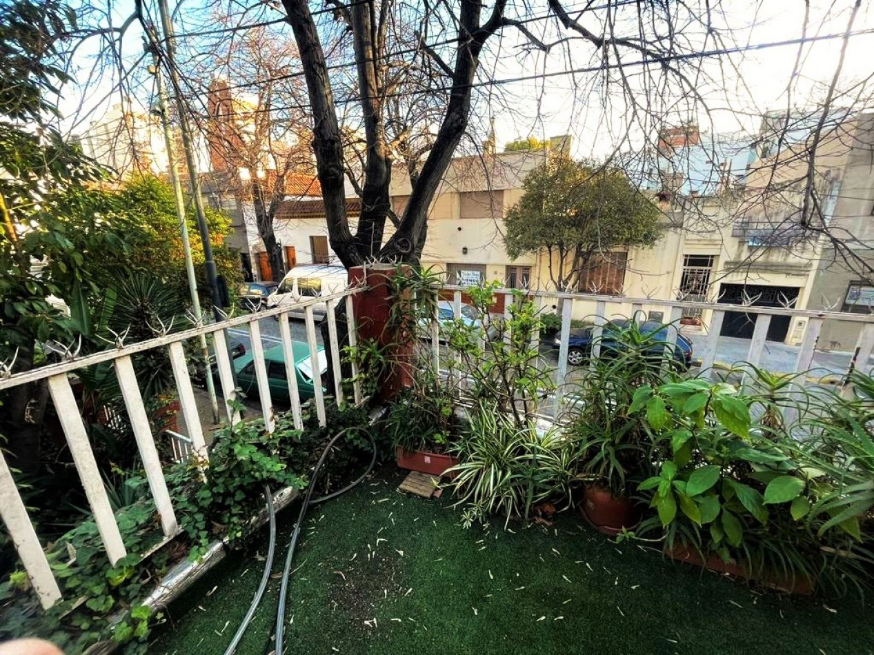 ****** ALQUILADO *****   Venta Casa 7 Amb Con Patio y Terraza en Fray L. Beltran 100, Flores