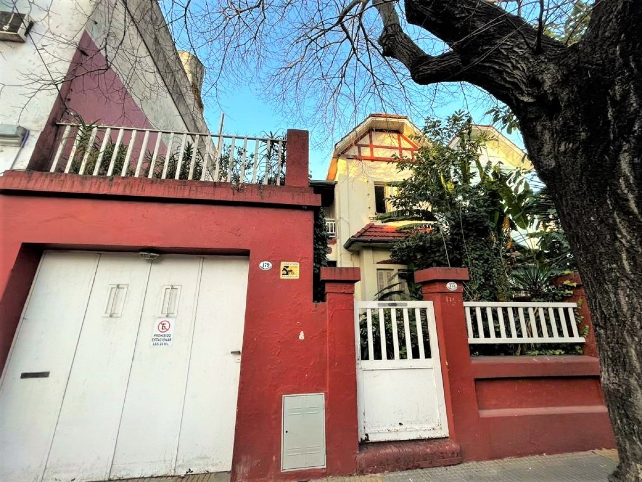 ****** ALQUILADO *****   Venta Casa 7 Amb Con Patio y Terraza en Fray L. Beltran 100, Flores
