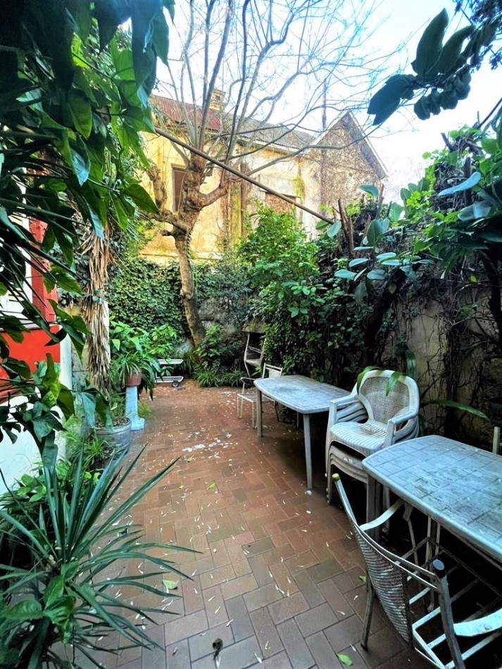 ****** ALQUILADO *****   Venta Casa 7 Amb Con Patio y Terraza en Fray L. Beltran 100, Flores
