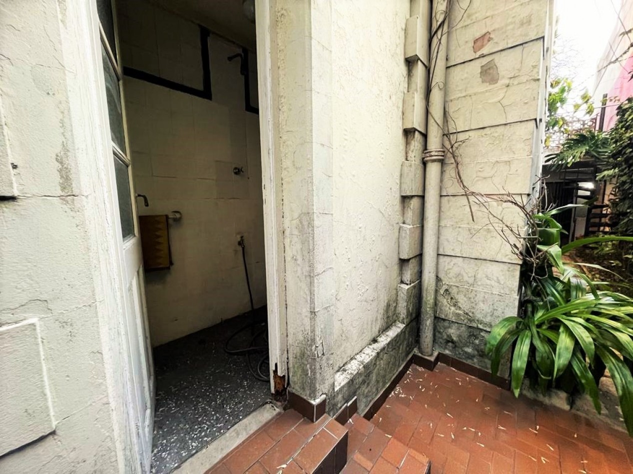 ****** ALQUILADO *****   Venta Casa 7 Amb Con Patio y Terraza en Fray L. Beltran 100, Flores
