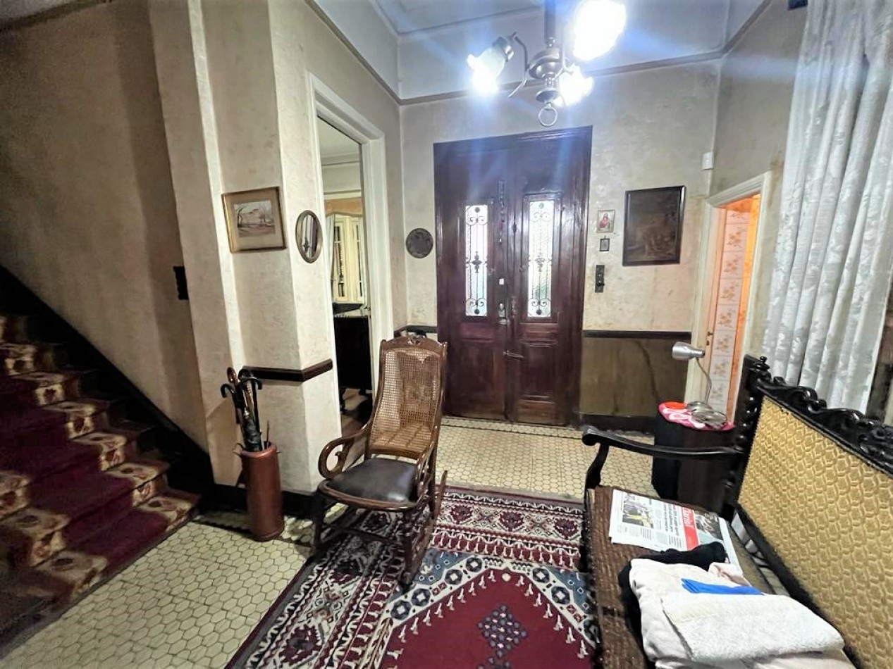 ****** ALQUILADO *****   Venta Casa 7 Amb Con Patio y Terraza en Fray L. Beltran 100, Flores