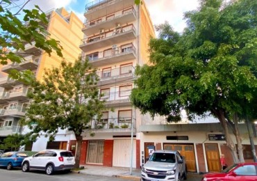 Depto Refaccionado a Nuevo 3 Amb con Balcon en Monte Castro