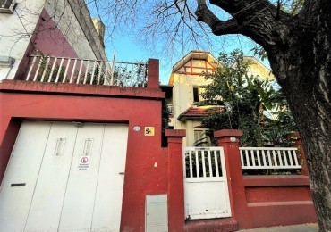 ****** ALQUILADO *****   Venta Casa 7 Amb Con Patio y Terraza en Fray L. Beltran 100, Flores